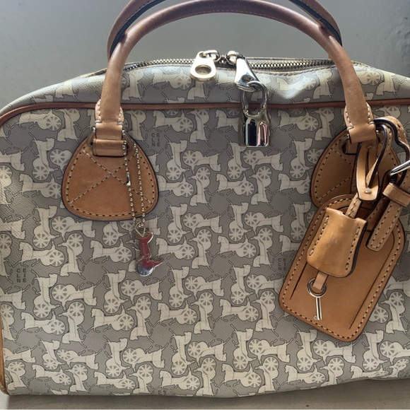 Celine - Picture 2 of 12